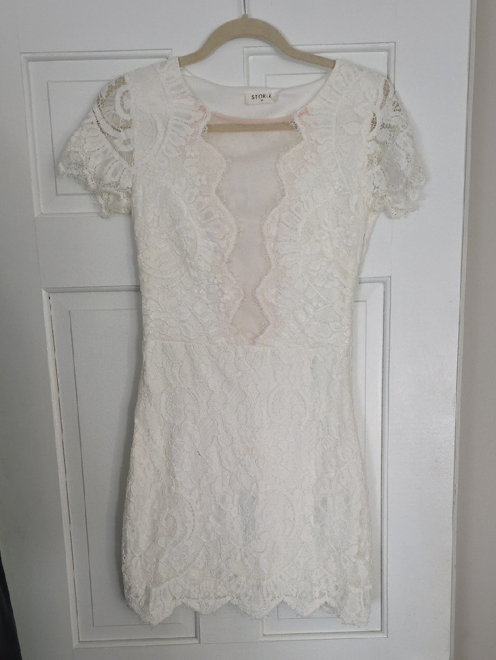 Storia Ivory Lace Mini Dress with Scalloped V-Neck.  Med